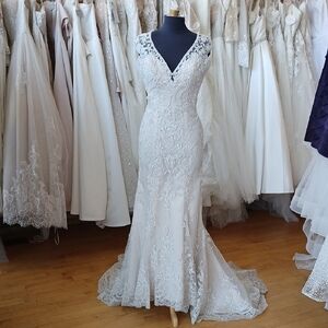 Elegant Lace Wedding Dress